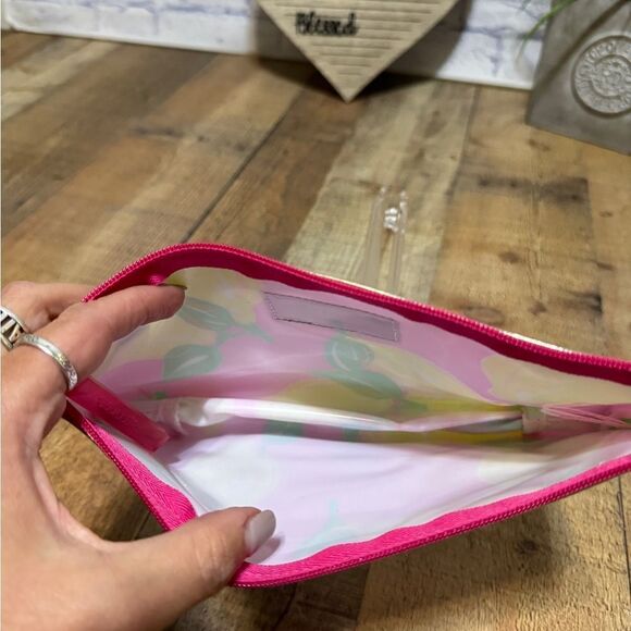 Lilly Pulitzer for Estée Lauder Pink w/Lemons Cosmetic Makeup Bag - Picture 2 of 4